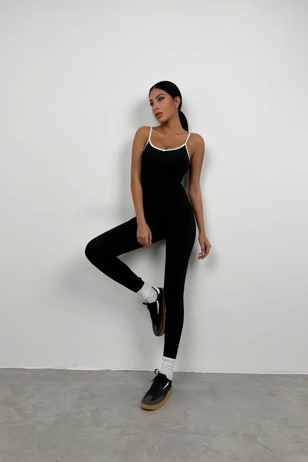 Sport Jumpsuit mit Paspelierung