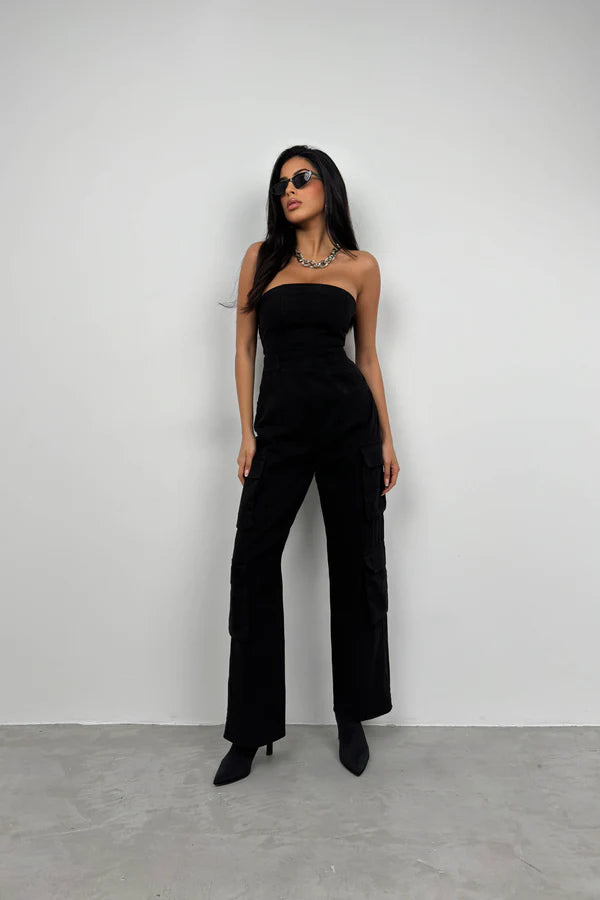 Trägerloser Denim Jumpsuit mit Cargo Taschen